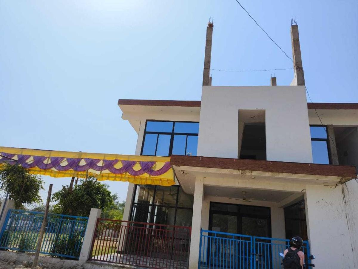Oyo 81347 Amantran Hotel And Restaurant Kanpur Ngoại thất bức ảnh