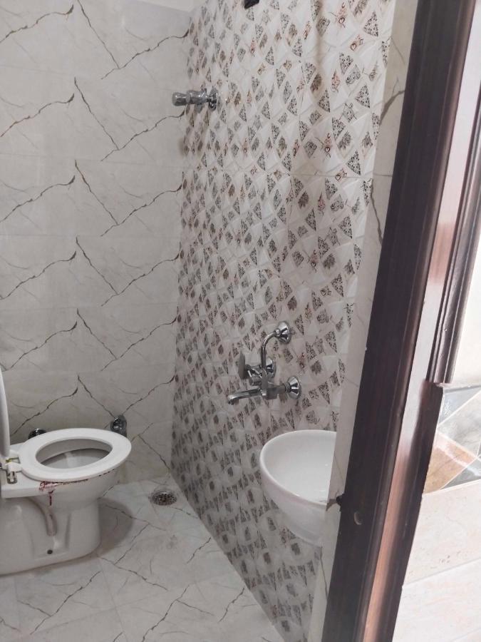 Oyo 81347 Amantran Hotel And Restaurant Kanpur Ngoại thất bức ảnh